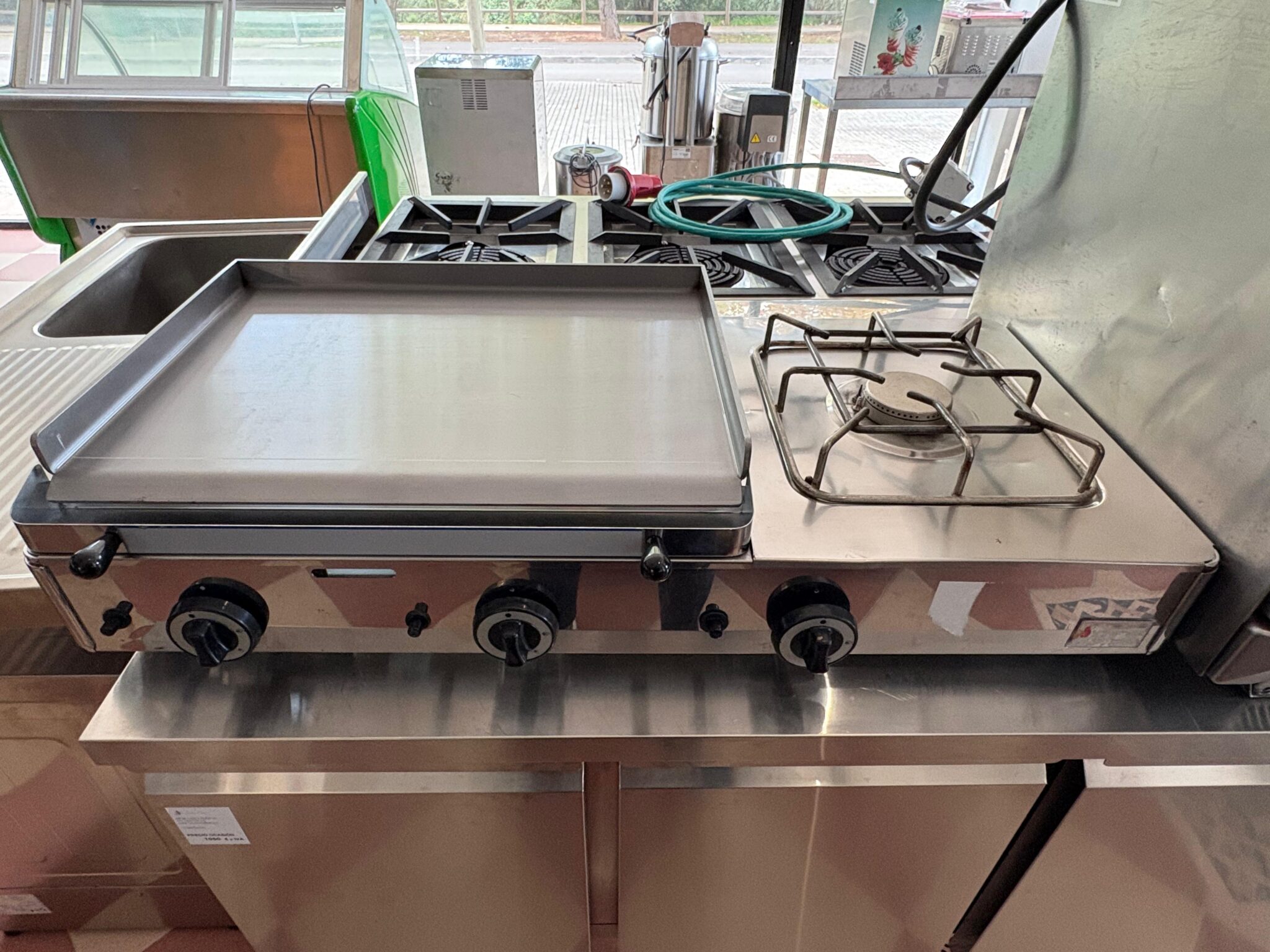 Plancha Industrial Gas Con Fogón Acero Laminado 1020x510x235mm GGP-6.6F Fiamma (2a Mano)