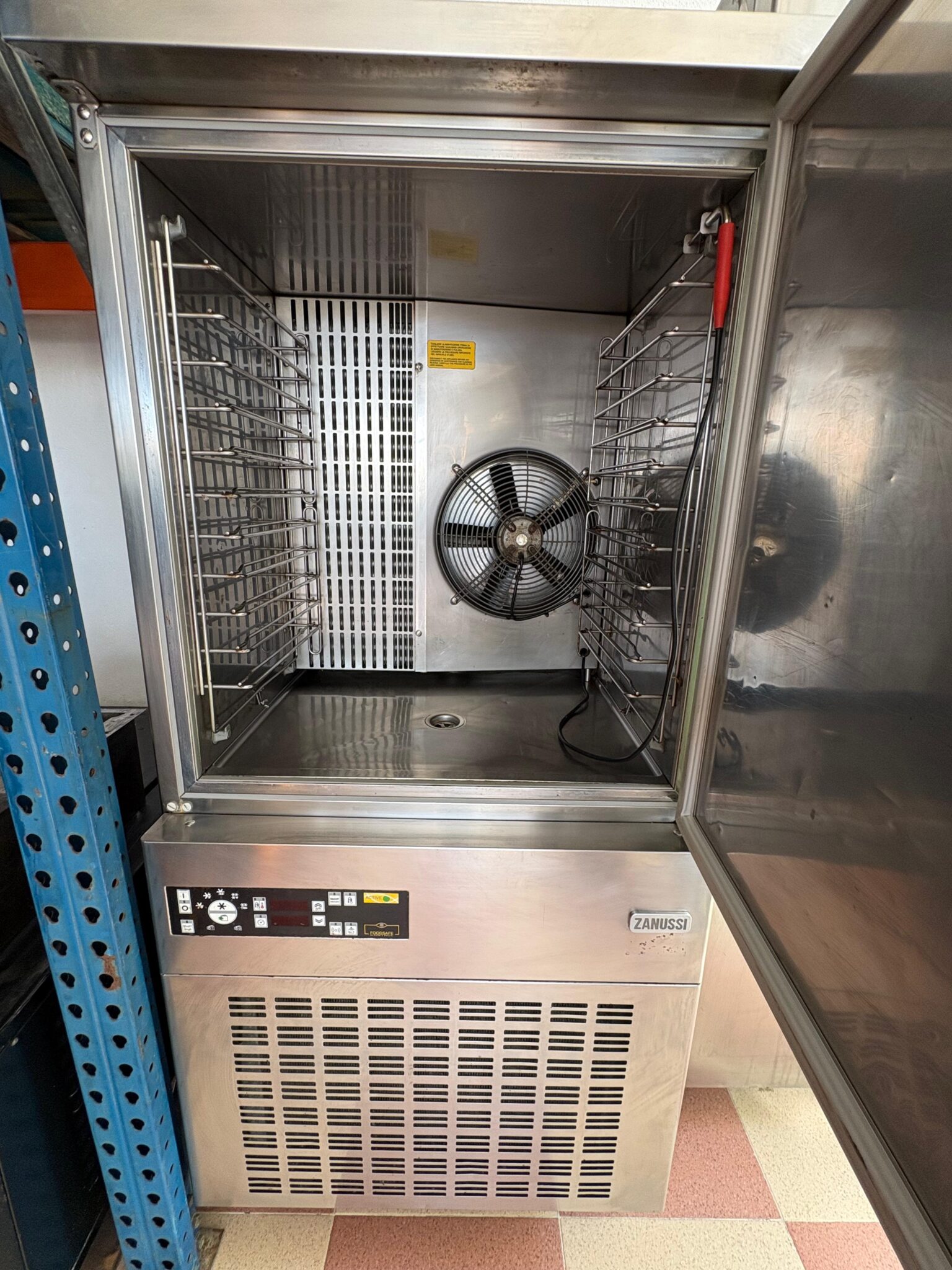 Abatidor congelador 1/1 GN, 32/28 kg. de +90 a -18°C (10 niveles 1/1GN o 600x400 mm) ZANUSSI (2a Mano) - Imagen 2