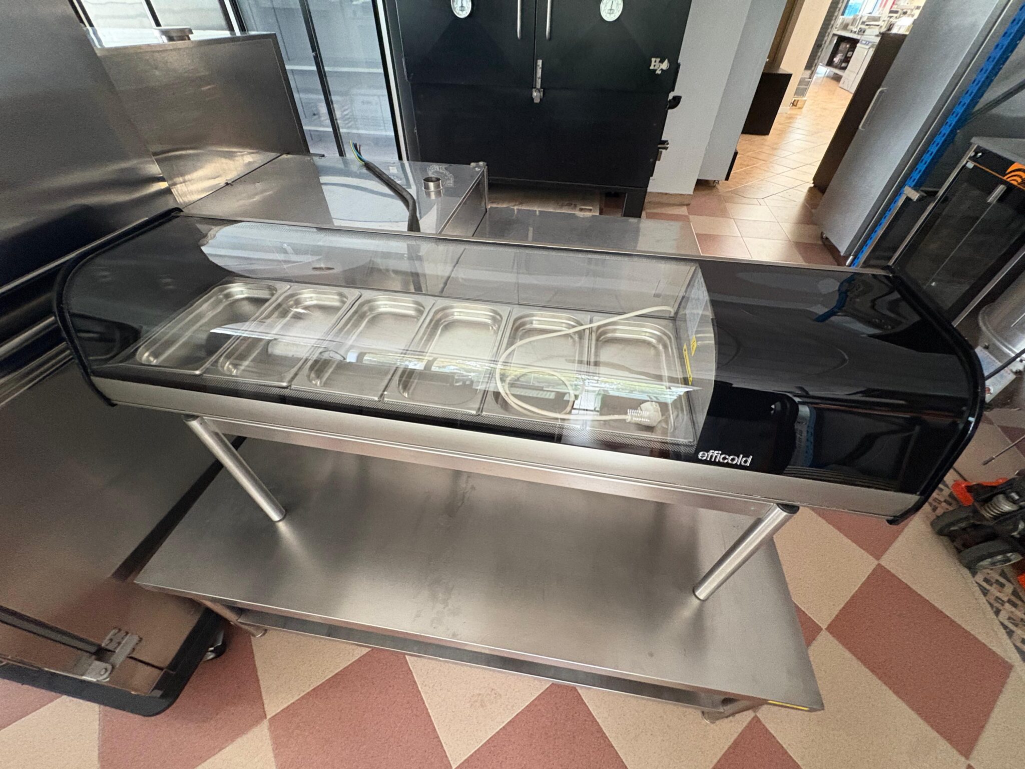 Vitrina de tapas 6 bandejas GN 1/3 sobremostrador EFFICOLD (2a Mano) - Imagen 3