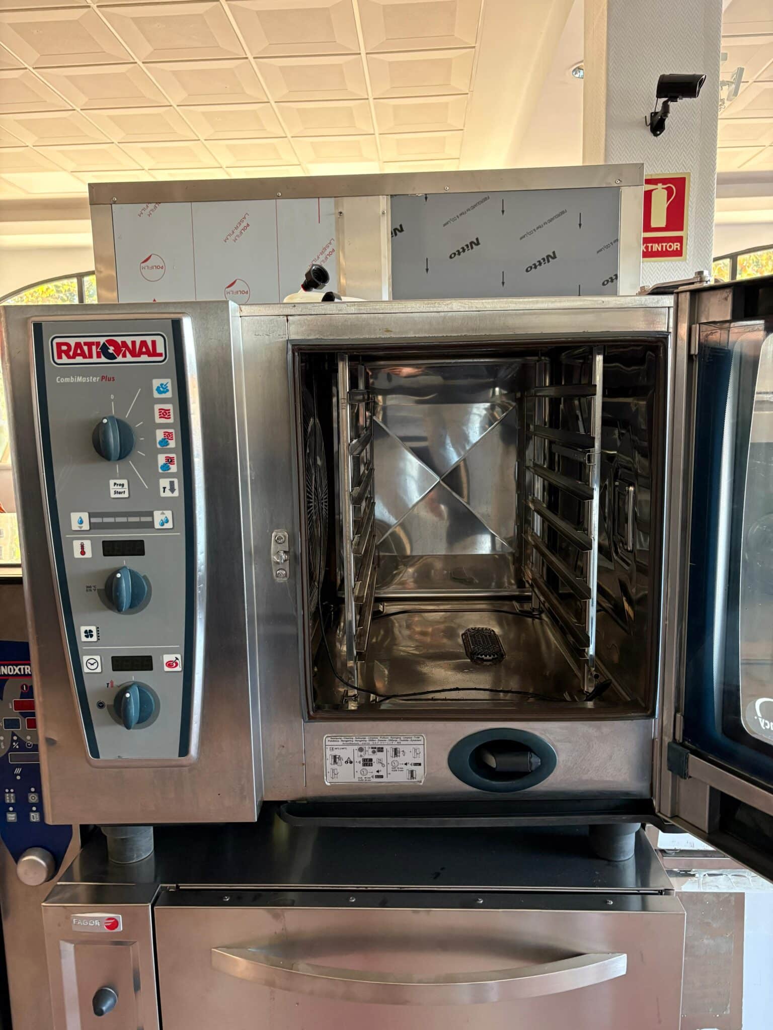 Horno mixto eléctrico Rational CombiMaster Plus CMP 61 E – 6 bandejas GN 1/1 (2a mano) - Imagen 2